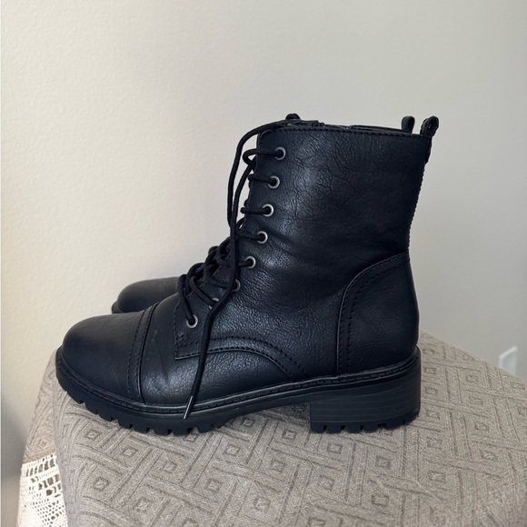 Universal fabulous Thread Women’s Combat Boots, size 8,5 - Picture 3 of 8